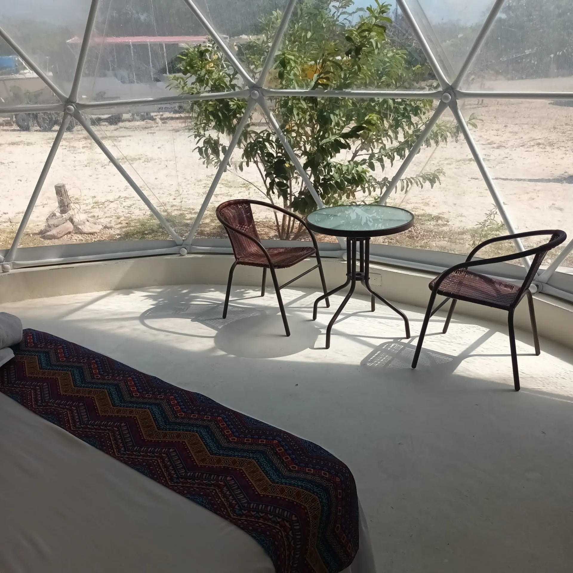 foto interior hospedaje sillas